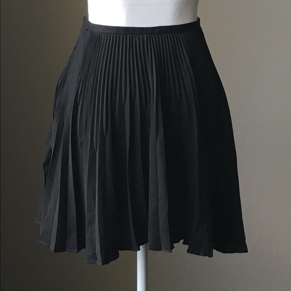 *SOLD* Size 8 French Connection Pleated Skirt - Picture 5 of 7